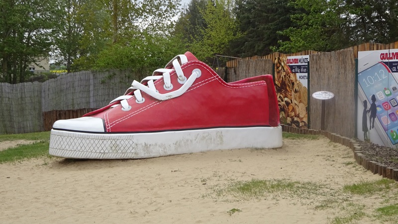 Großer roter Schuh als Fotomotiv