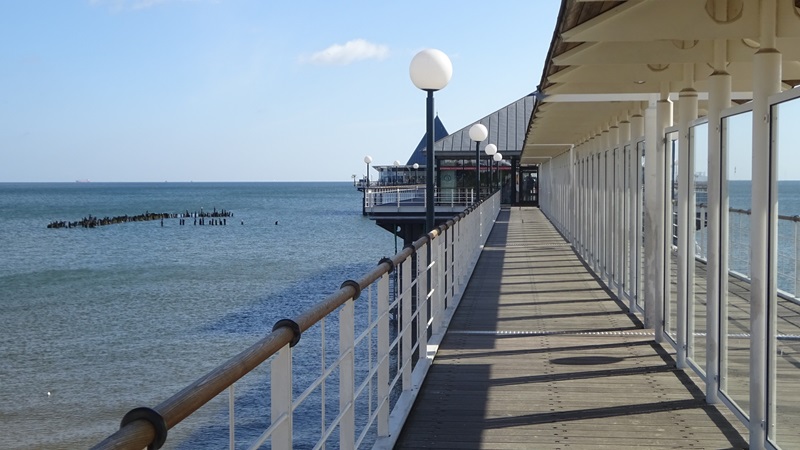 Blick über die Ostsee von einer Seebrücke